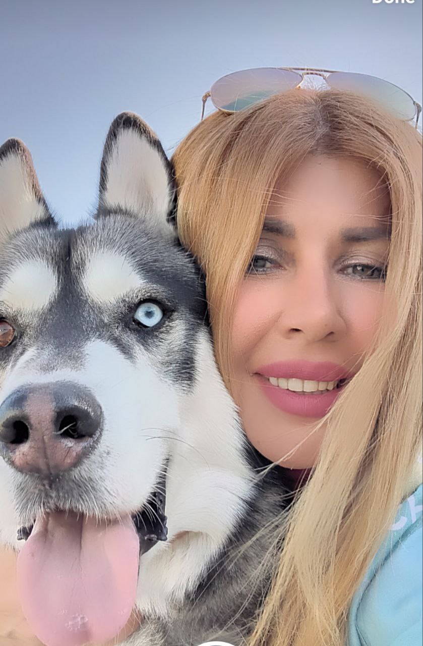 مریم فرد، رفتارشناس ارشد مجموعه، به همراه لئو